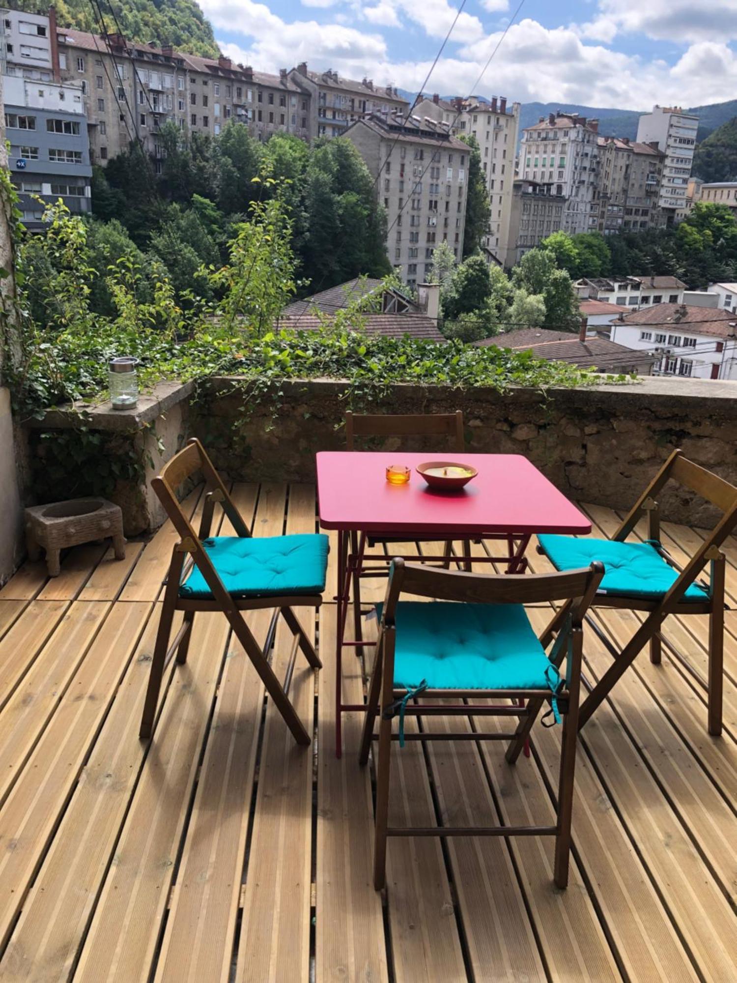T2 Avec Terrasse Calme Et Ensoleillee Apartment Сен-Клод Екстериор снимка