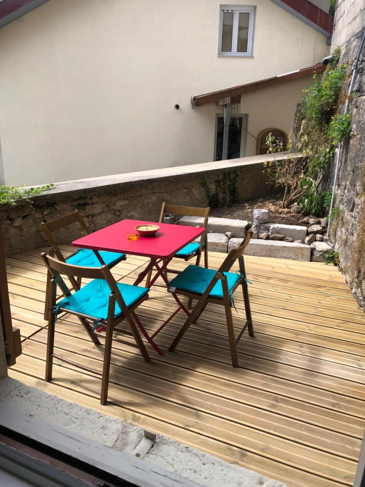 T2 Avec Terrasse Calme Et Ensoleillee Apartment Сен-Клод Екстериор снимка
