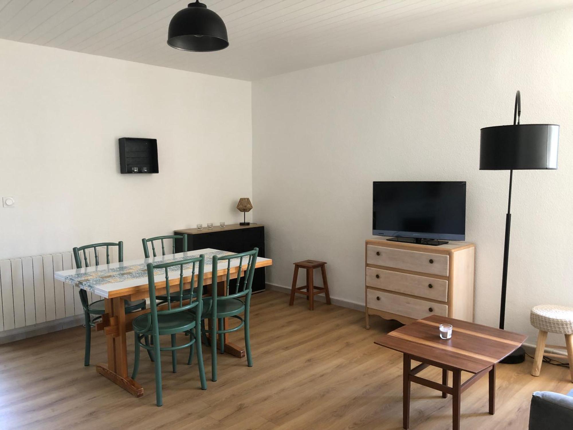 T2 Avec Terrasse Calme Et Ensoleillee Apartment Сен-Клод Екстериор снимка